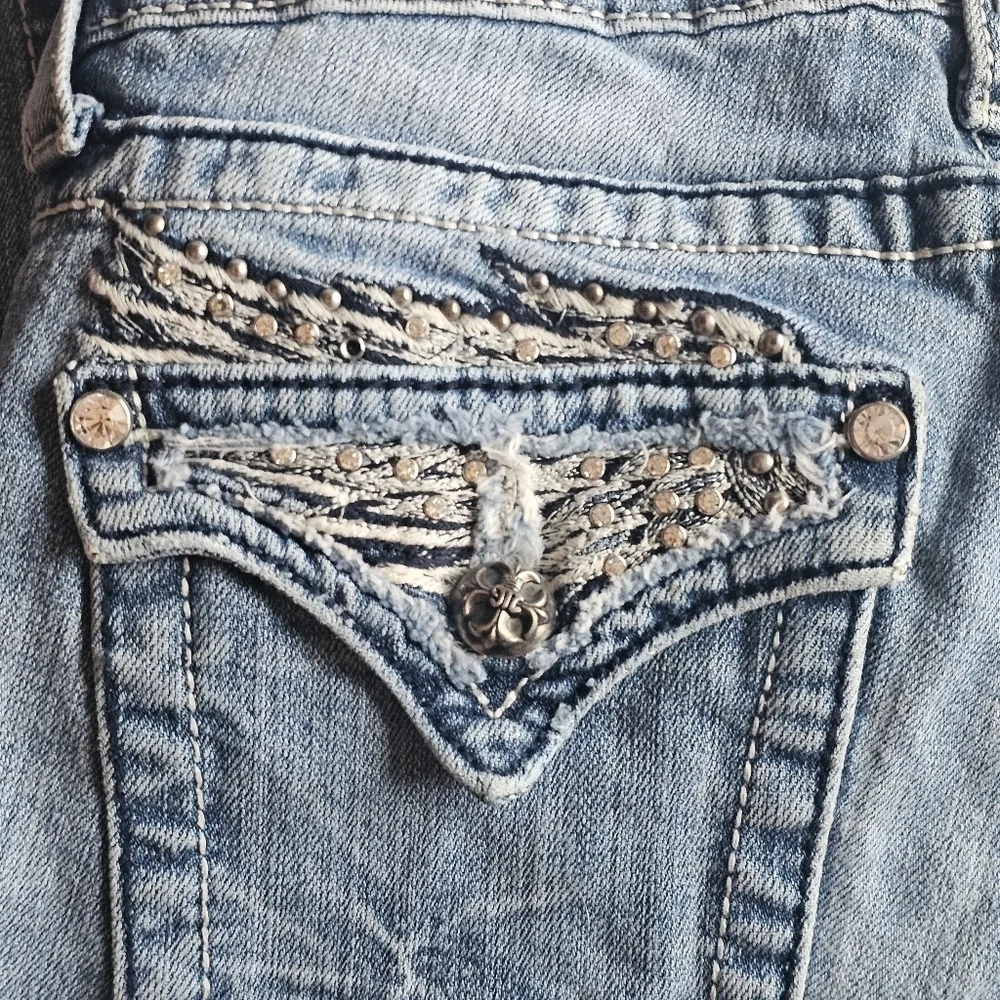 Miss Me light wash size 28 Embellished Angel Wings Skinny jeans JE5330S2L